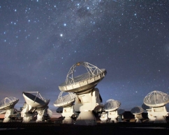 Радио-обсерватория ALMA. Источник: https://www.universetoday.com/102466/early-galaxies-churned-out-stars-like-crazy/