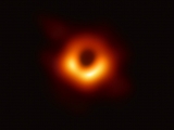 Ученые сфотографировали тень черной дыры